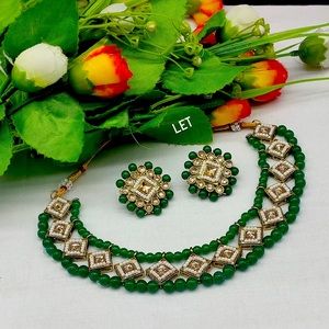 Gold plated crystal stone and beads necklace set with earrings.